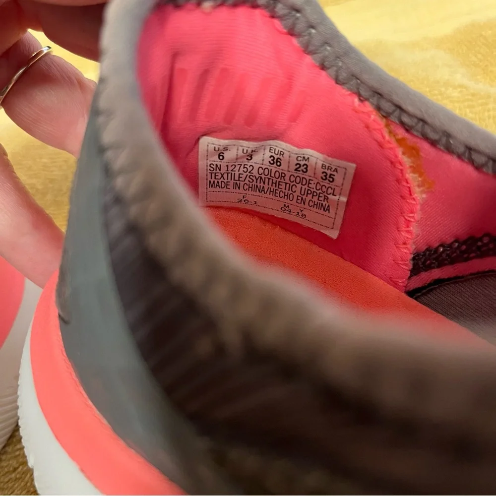 Skechers Air -Cooled Memory Foam Slip on Sz 6 Gray/Pink Comfort Sneakers EUC